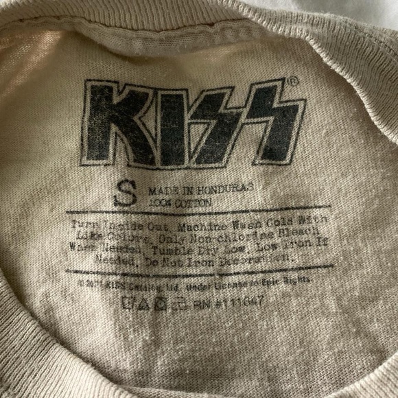 Kiss Graphic Tee in Cream - Picture 8 of 8